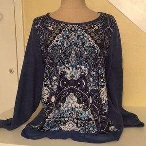 A sweater XL in blue with some front design